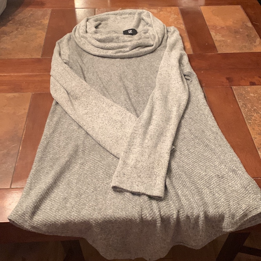 Grey sweaters - Picture 2 of 3
